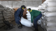 Кыргызстан решил продать полученную от Казахстана муку