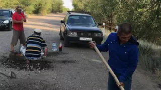 Жители ЗКО самостоятельно ремонтируют дороги