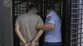 Мужчина напал с ножом на двух прохожих. Есть погибший