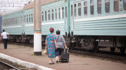 "Окна не открываются". Казахстанцы жалуются на жару в поездах