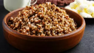 Врач рассказала, кому нельзя есть гречневую кашу