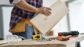 Полиция ищет жертв мебельщика в Алматы