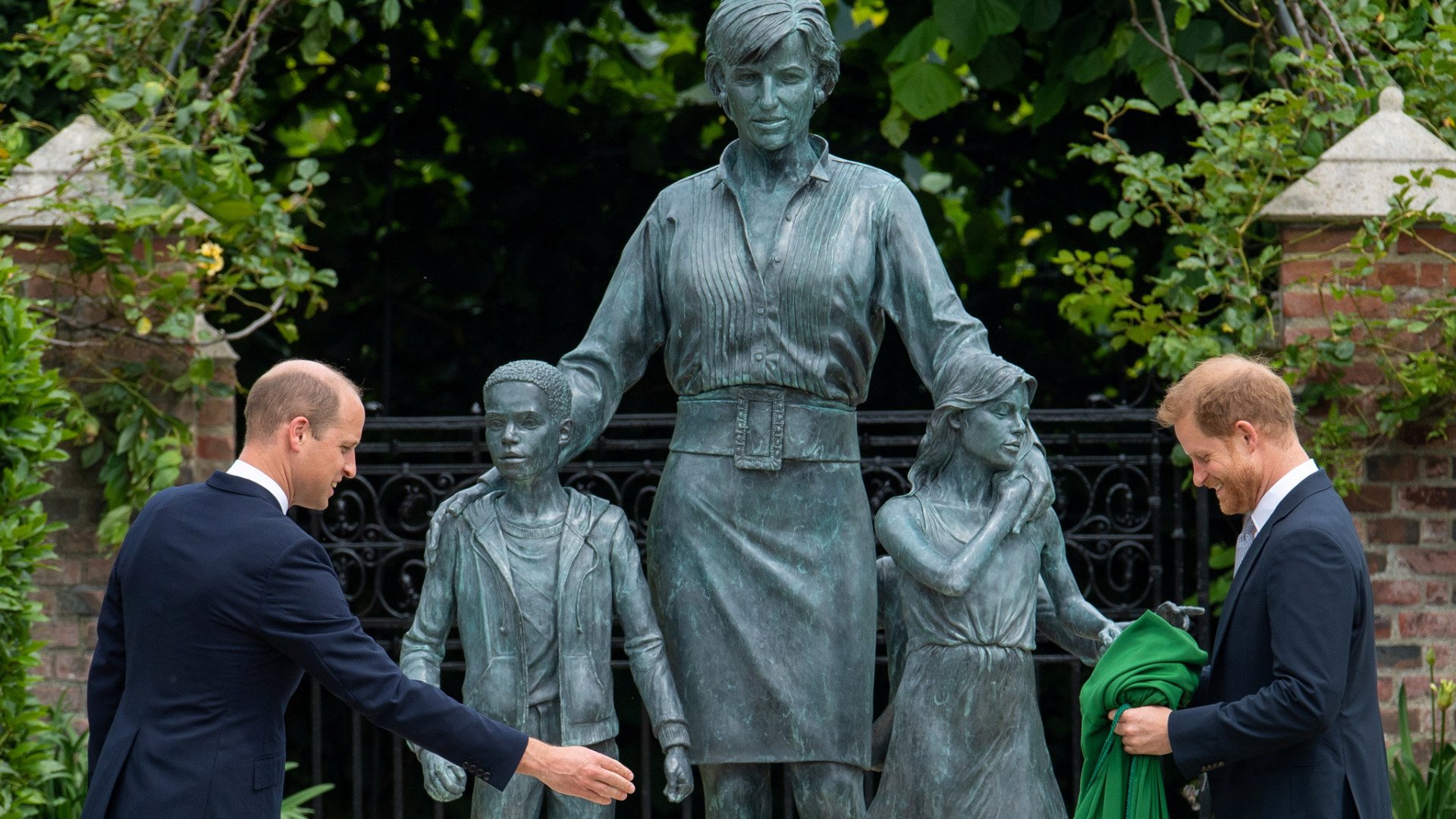 памятник голубке уинки в лондоне