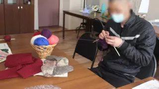 Осужденных обучают вязанию в карагандинской колонии
