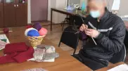 Осужденных обучают вязанию в карагандинской колонии
