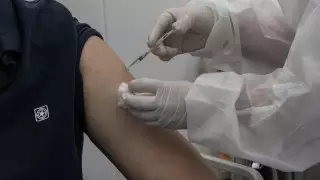 Бизнесмены попросили отодвинуть сроки обязательной вакцинации