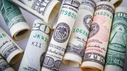 Курс доллара опустился ниже 425 тенге