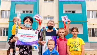 В Таразе многодетные и малоимущие семьи получили ключи от новых квартир