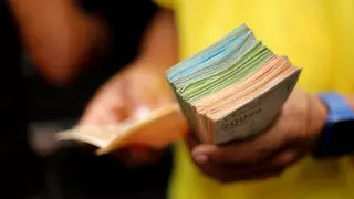 Шесть нулей "отрежут" от национальной валюты в Венесуэле