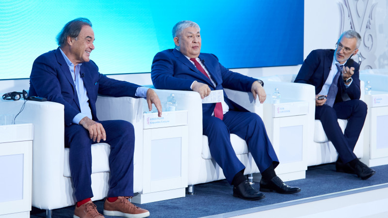 Убедился, что могу задать любые вопросы - Оливер Стоун об условиях фильма про Назарбаева
