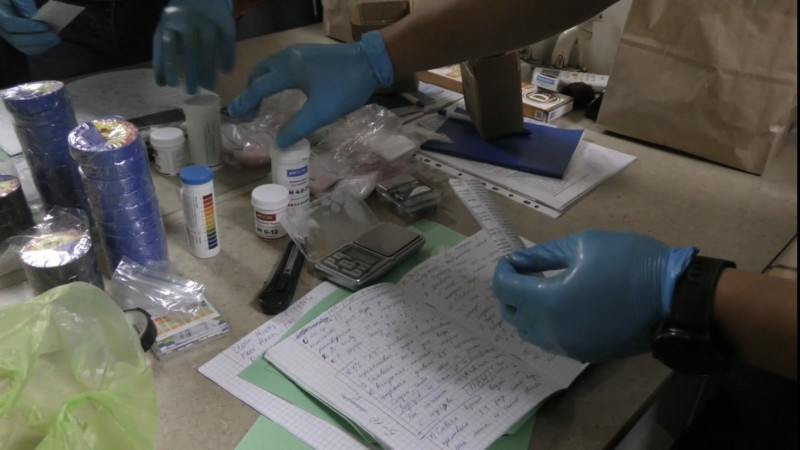Нарколабораторию по производству синтетических наркотиков накрыли в Нур-Султане