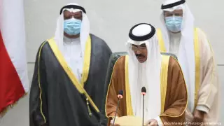 Известного кувейтского поэта задержали по обвинению в оскорблении эмира