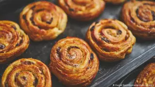 Мужчина пытался убить жену булочкой с корицей в Германии