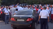 Железнодорожники устроили протест у здания КТЖ в Шымкенте