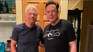 Илон Маск приехал поддержать перед полетом Ричарда Брэнсона