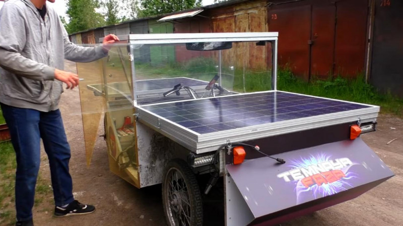 Блогер построил солнцемобиль и путешествует по Казахстану