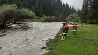 Третьи сутки ищут казахстанку в горах Кыргызстана