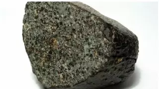 Найденный в поле обломок камня оказался старше Земли