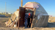 Саз балшықтан үй салуды ойлаған жалғызбасты анаға журналист ақша жинап берді
