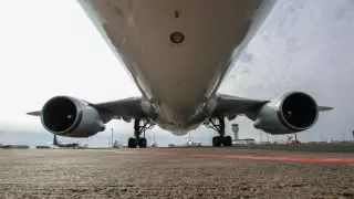 Два самолета столкнулись в аэропорту Дубая