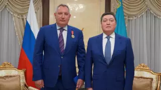 Мамин вручил орден главе "Роскосмоса" и обсудил "Назарбаевский старт"