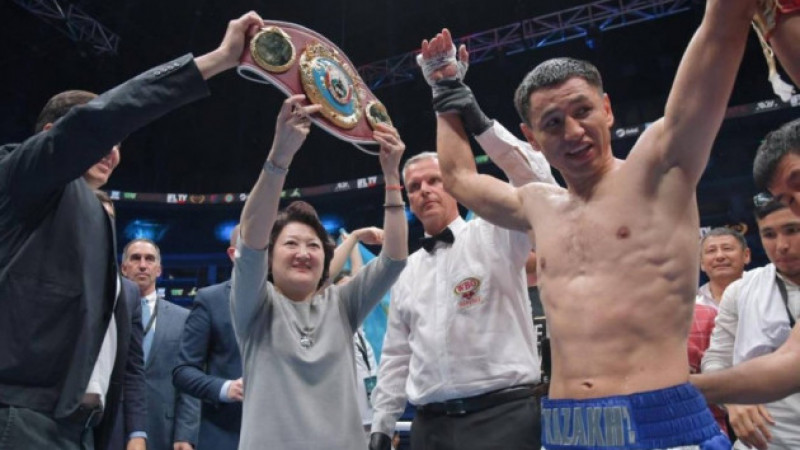Непобежденный казахстанец лишился титула WBO без боя
