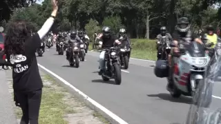 Тысячи байкеров съехались поддержать больного мальчика, который любит мотоциклы