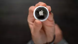 Блогер отправил трекеры AirTag Илону Маску и Тиму Куку