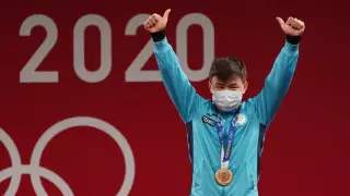 МОК разрешил победителям Олимпиады снимать маски на награждении