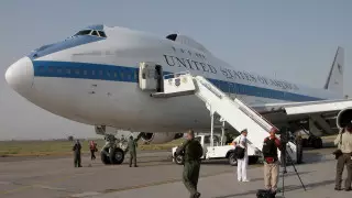 Пентагон показал дозаправку в воздухе самолета "судного дня"