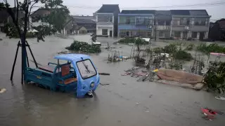 Мощный тайфун обрушился на китайскую провинцию