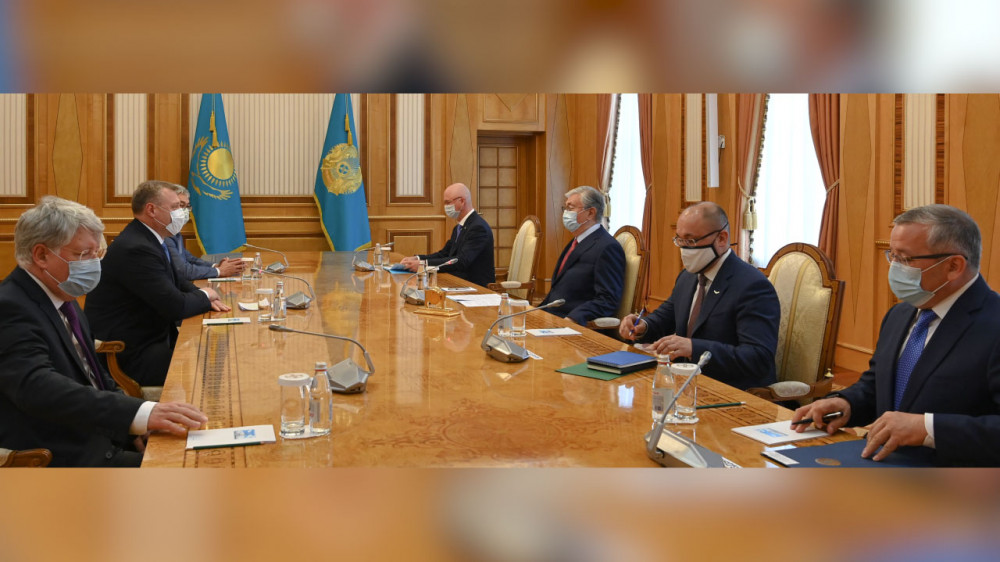 Токаев поблагодарил российского губернатора за поддержку астраханских казахов