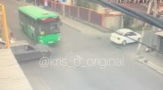 ДТП с участием автобуса попало на видео в Алматы