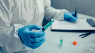 Новую вакцину от чумы разработали ученые из Оксфорда