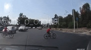 Водитель автобуса чуть не сбил мальчиков в Алматы: инцидент попал на видео