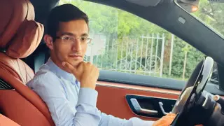 Известного борца с нарушителями обвинили в нарушении карантина в Алматы