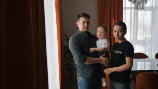 Родители Эмира из Аксая перечислили 49 миллионов другим детям со СМА