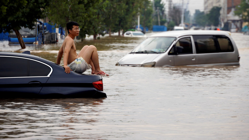 Жертвами наводнения в Китае стали свыше 300 человек