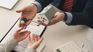 Спрос на услуги риелторов упал в Казахстане