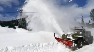Военную технику могут использовать для уборки снега в Казахстане