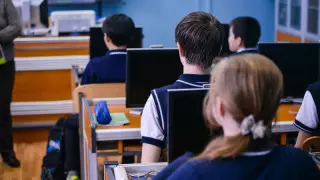 Производители школьной формы возмутились ее отменой в Казахстане