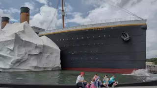 В музее "Титаника" обвалилась стена-айсберг