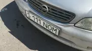 Иномарка с красивым картонным номером ездила по Павлодару