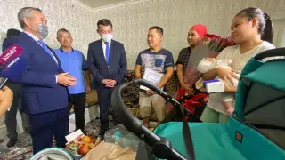 Что подарили семье 19-миллионной жительницы Казахстана