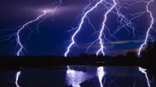 17 человек убило ударом молнии на свадьбе в Бангладеш