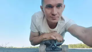 Парень из Павлодара проехал 1 500 километров до Алматы на лонгборде