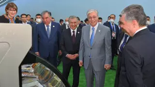 Токаев посетил выставку национальных товаров стран Центральной Азии