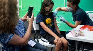 Подросткам в США решили дарить наушники Apple за вакцинацию