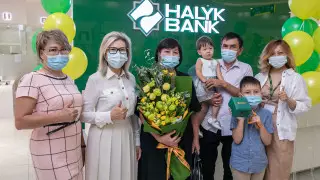 Владелицей второй квартиры от Halyk Bank стала бабушка четырех внуков