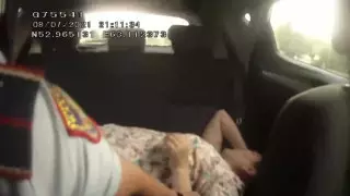 Полицейские спасли беременную женщину, упавшую в обморок на остановке